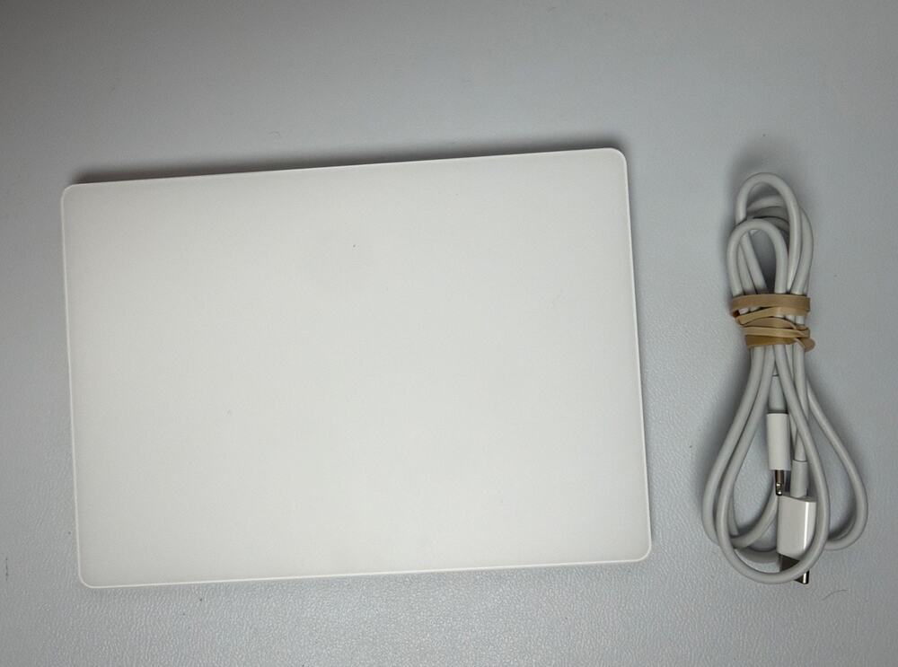 Apple Magic Trackpad 2 White, Lightning, Excellent Condition Model A1535